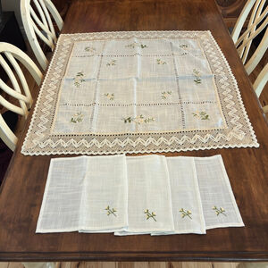 Vintage Embroidered Tablecloth with Crochet Lace Border + 4 Matching Napkins